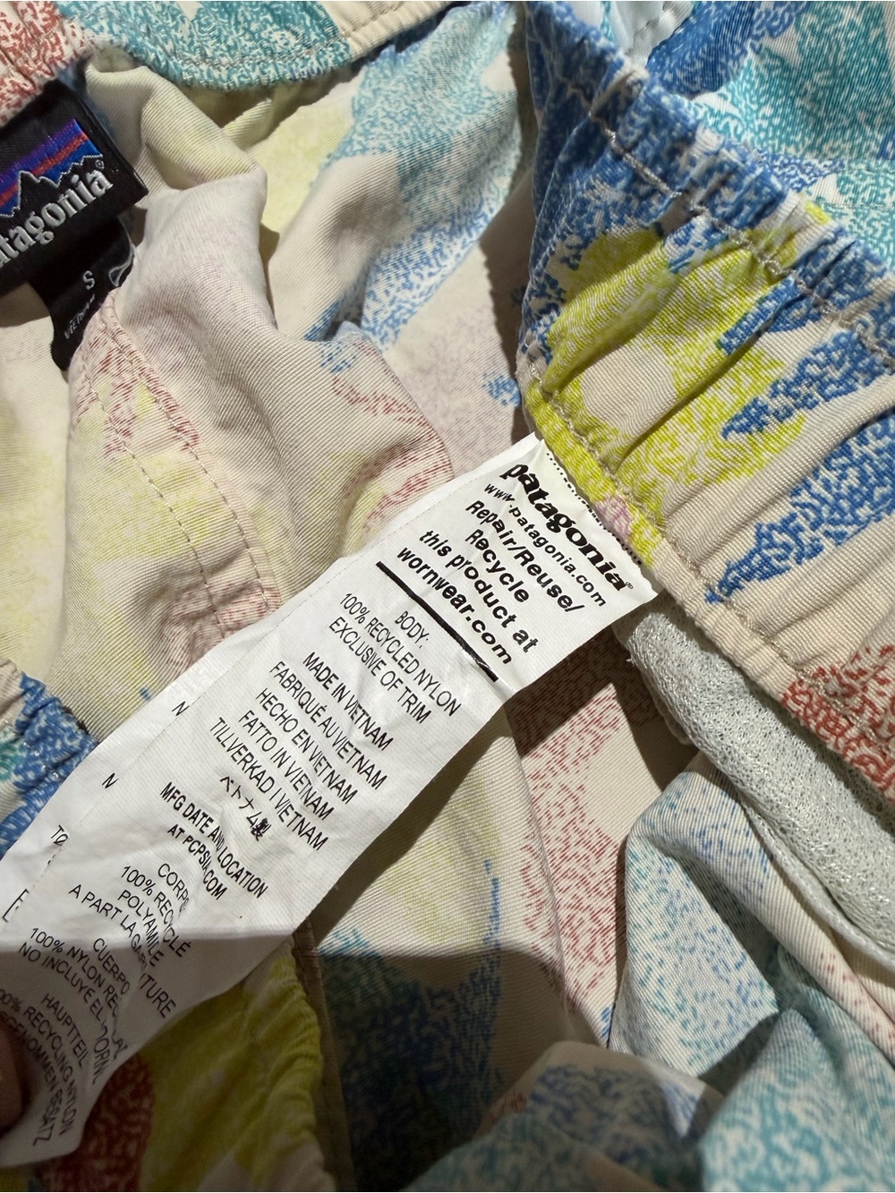 Patagonia Barely Baggies Shorts Floral Print Size S 2.5” Inseam - Picture 7 of 8